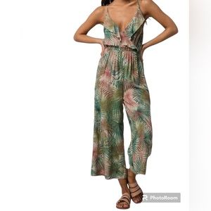 NWT O’Neil women’s vintage green leaf jumpsuit.  Size Medium